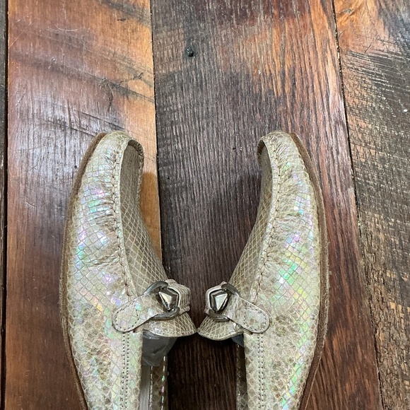 Stuart Weitzman Metallic Snakeskin Loafers with Silver Hardware Women’s size 7.5 - Picture 11 of 15